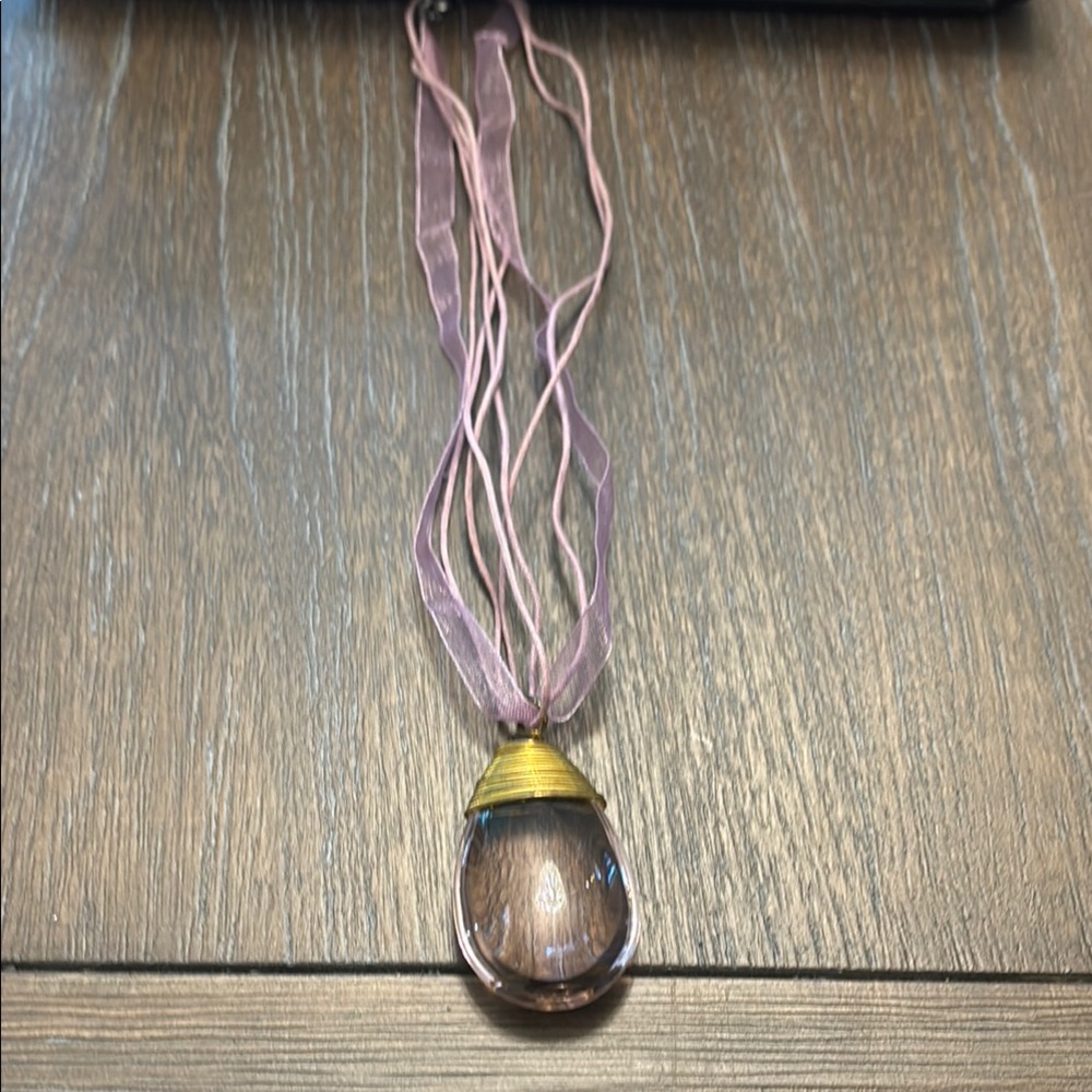 Elegant Pink and Gold Pendant Necklace